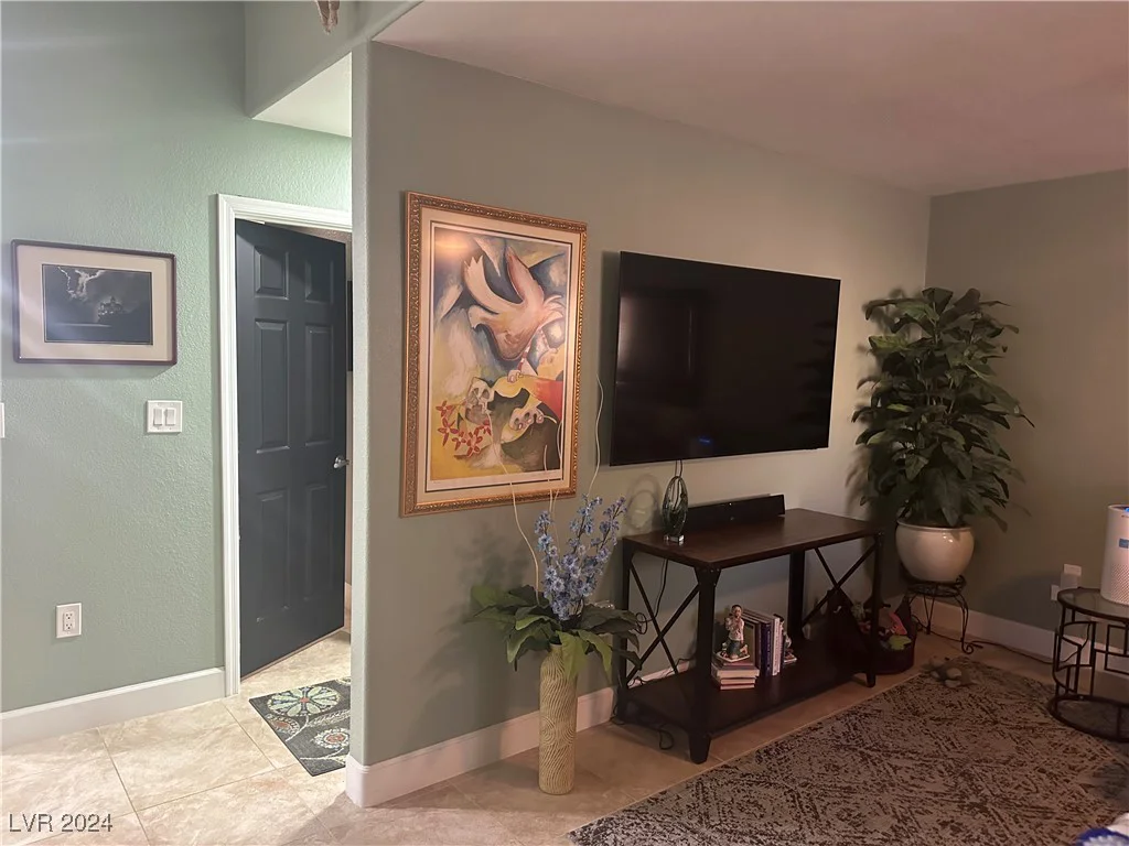 2851 Valley View, Las Vegas, NV 89102