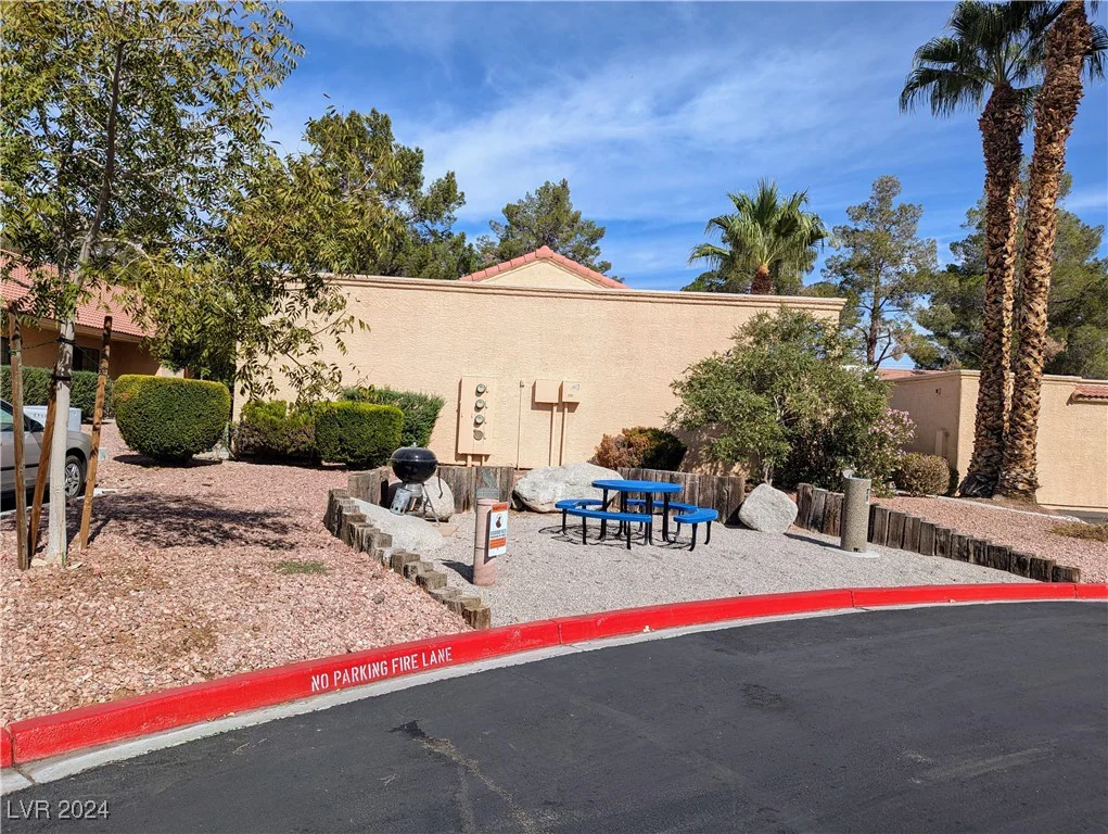 2851 Valley View, Las Vegas, NV 89102