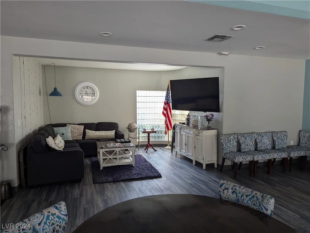 2851 Valley View, Las Vegas, NV 89102