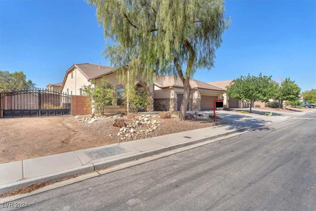 3689 Callahan, Las Vegas, NV 89120