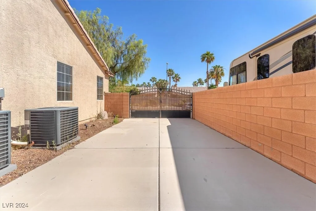3689 Callahan, Las Vegas, NV 89120