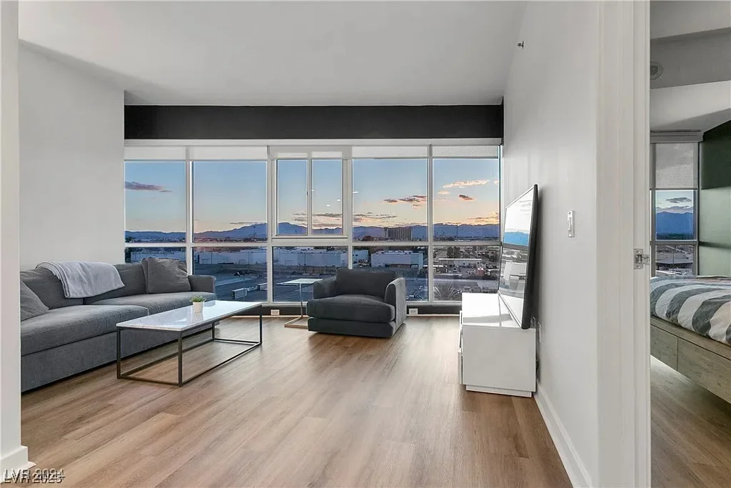 4575 Dean Martin, Las Vegas, NV 89103