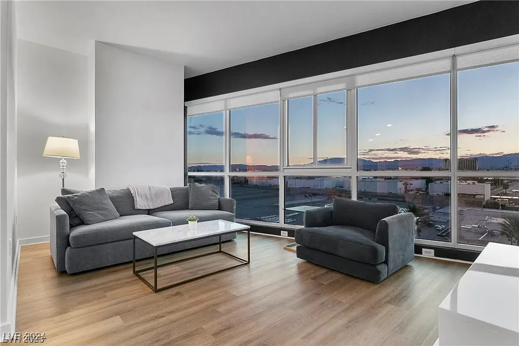 4575 Dean Martin, Las Vegas, NV 89103