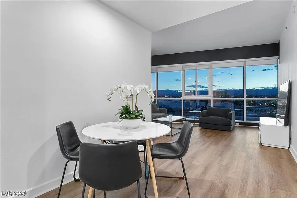 4575 Dean Martin, Las Vegas, NV 89103