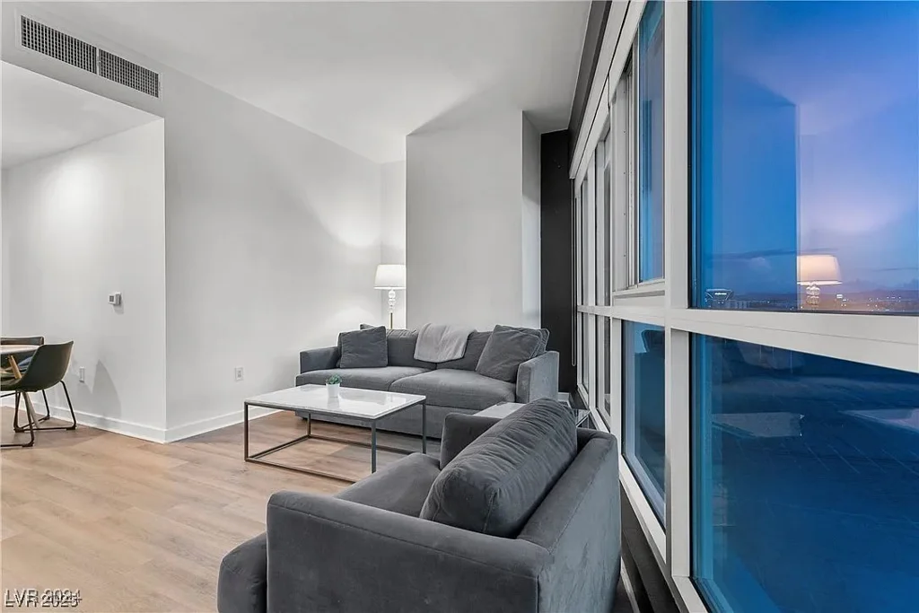 4575 Dean Martin, Las Vegas, NV 89103