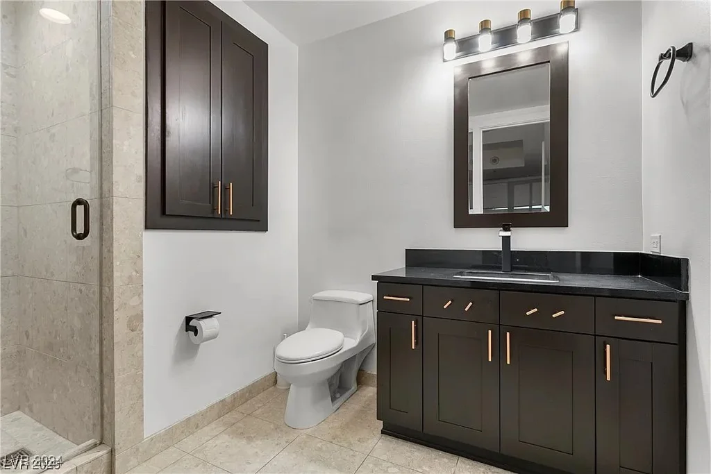 4575 Dean Martin, Las Vegas, NV 89103