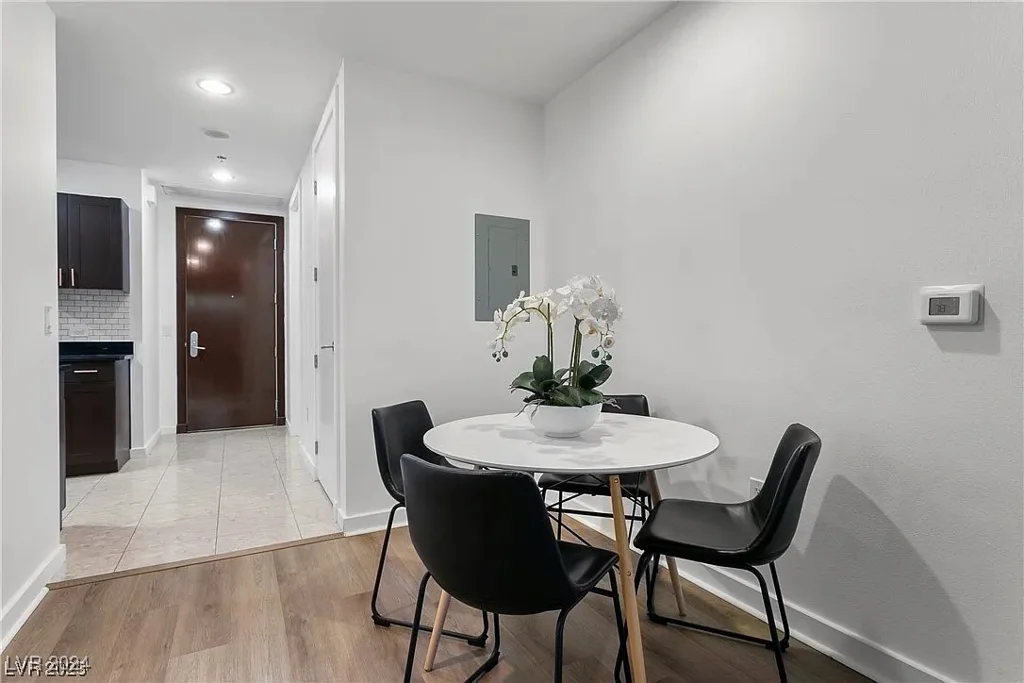 4575 Dean Martin, Las Vegas, NV 89103