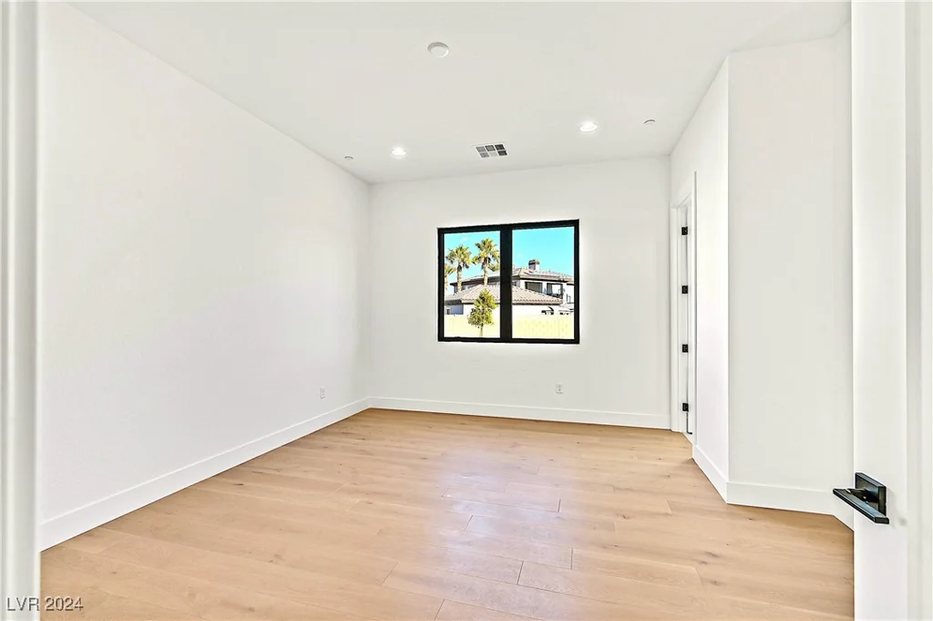 6615 Whispering Sands, Las Vegas, NV 89131