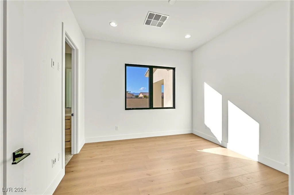 6615 Whispering Sands, Las Vegas, NV 89131
