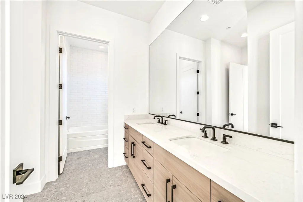 6615 Whispering Sands, Las Vegas, NV 89131