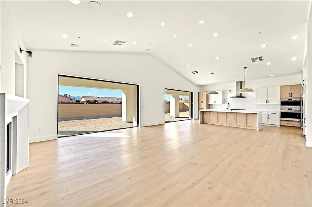 6615 Whispering Sands, Las Vegas, NV 89131