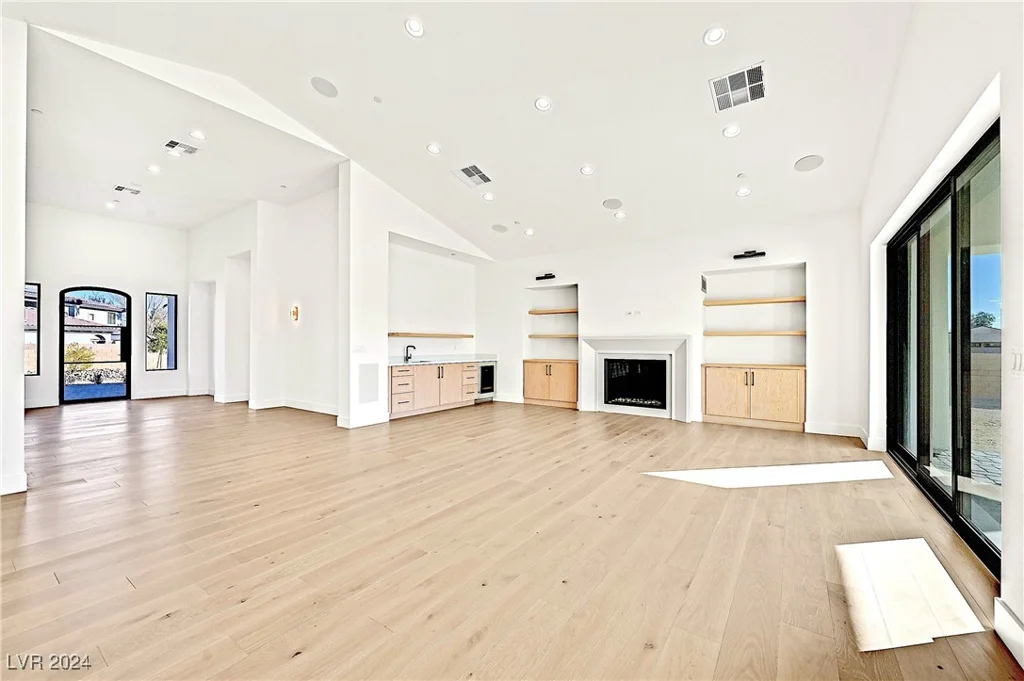 6615 Whispering Sands, Las Vegas, NV 89131