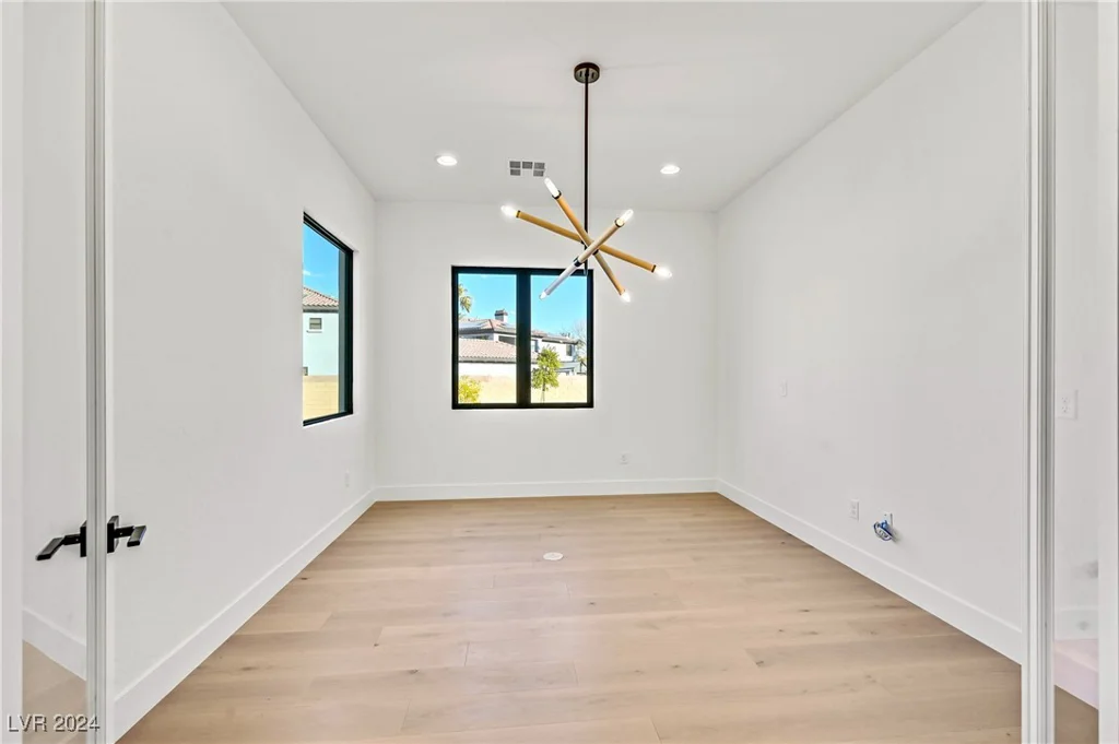 6615 Whispering Sands, Las Vegas, NV 89131