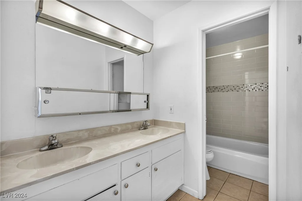 3931 Syracuse, Las Vegas, NV 89121