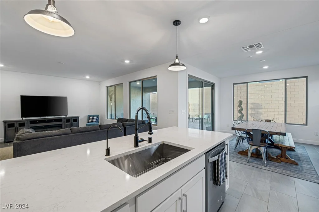 10996 Gardenova, Las Vegas, NV 89166