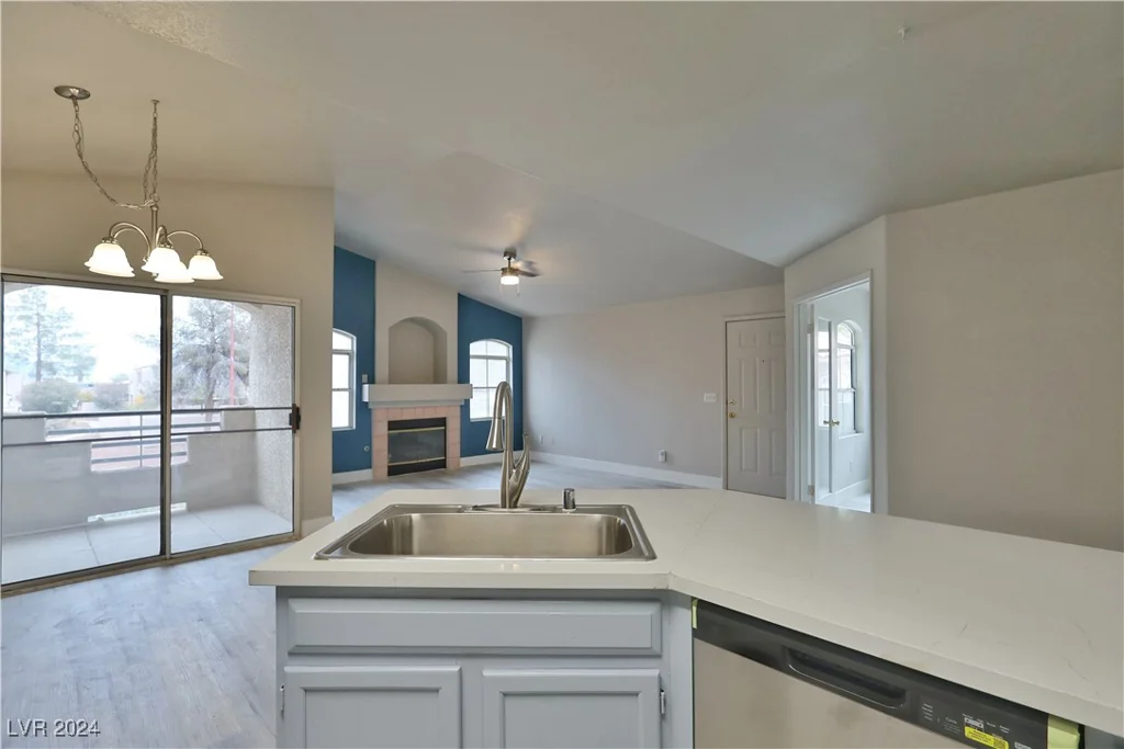 5415 Harmon, Las Vegas, NV 89103