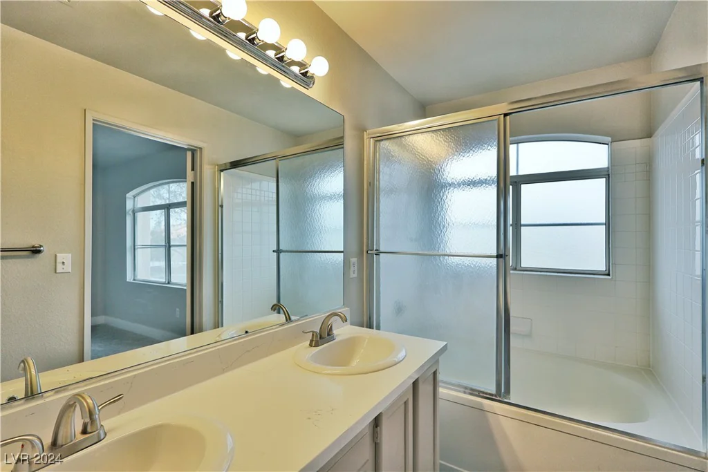 5415 Harmon, Las Vegas, NV 89103