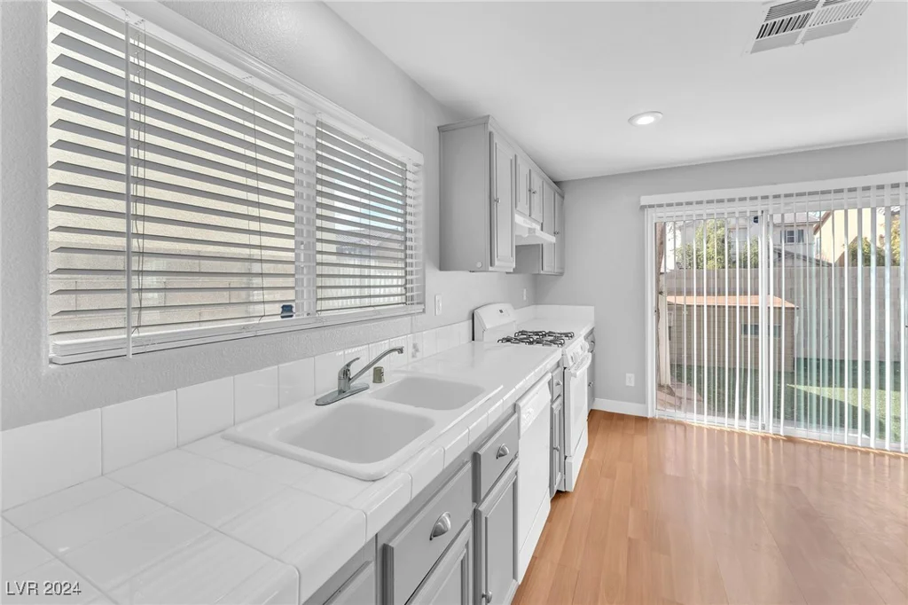 5953 Peach Nectar, Las Vegas, NV 89142