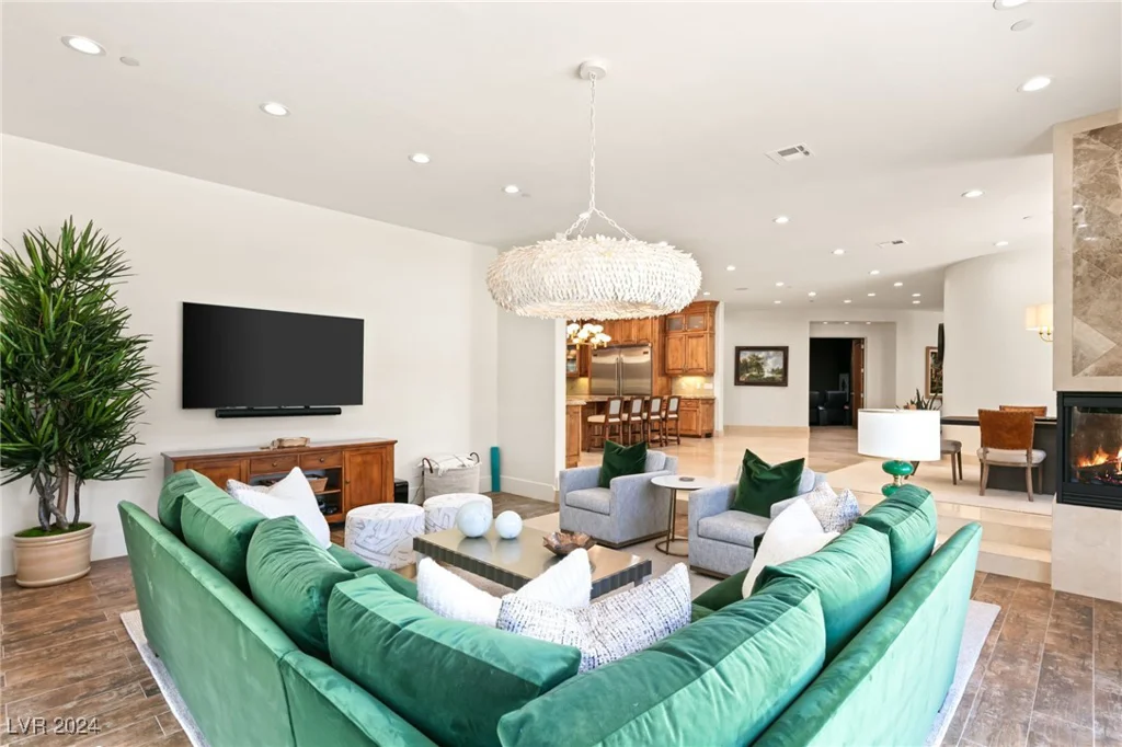 31 Eagles Landing, Las Vegas, NV 89141