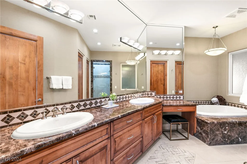31 Eagles Landing, Las Vegas, NV 89141