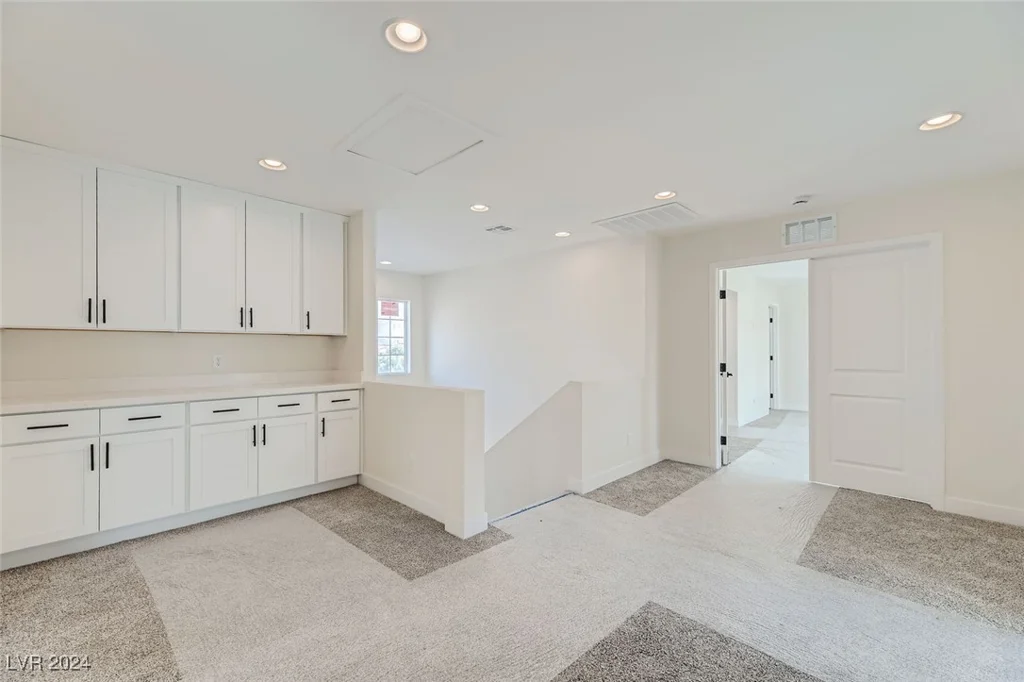 9742 Rocket Grove, Las Vegas, NV 89178