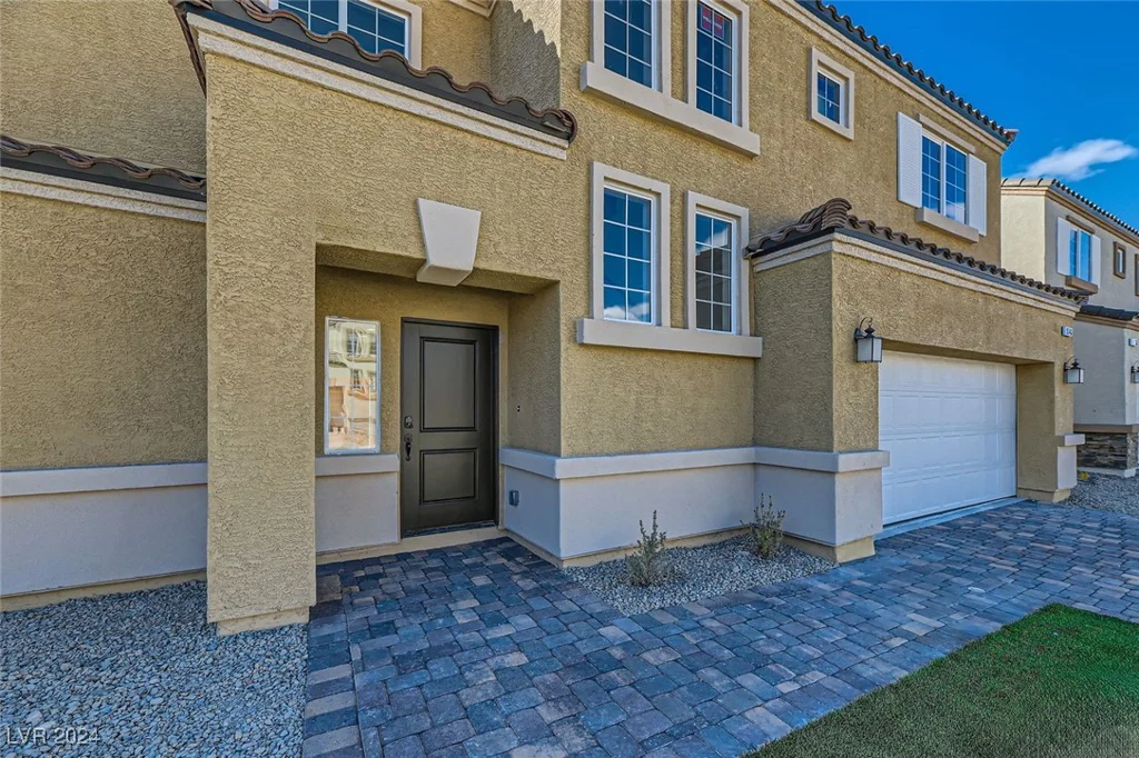 9742 Rocket Grove, Las Vegas, NV 89178