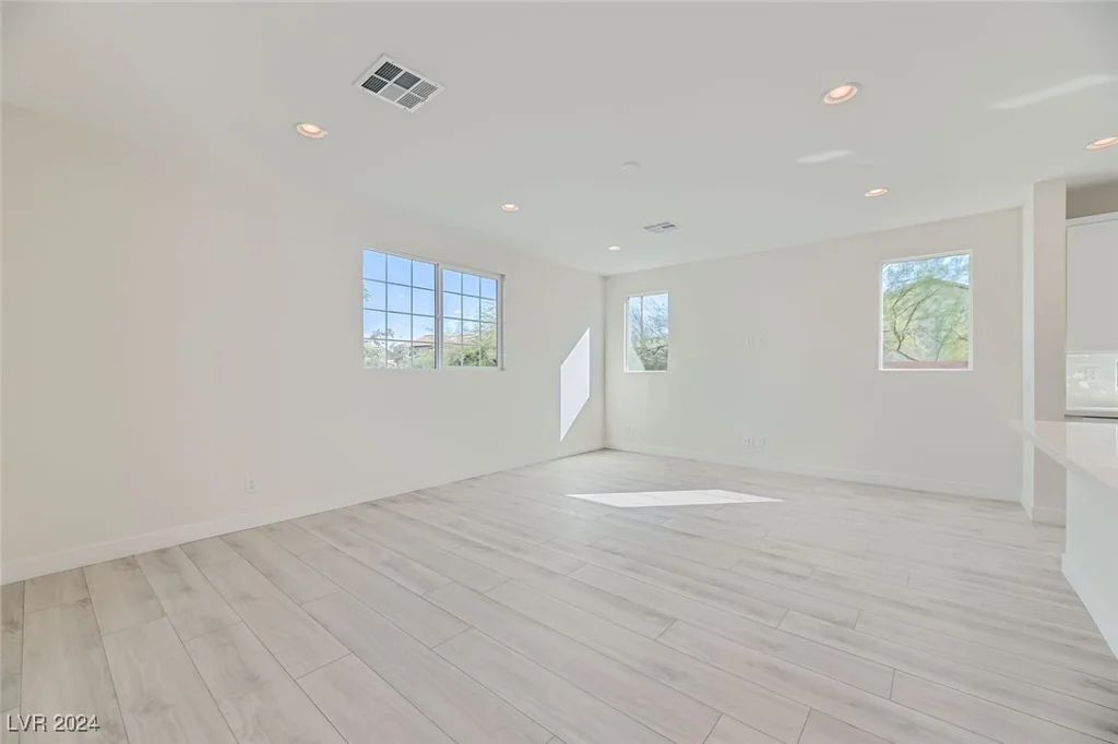 9742 Rocket Grove, Las Vegas, NV 89178