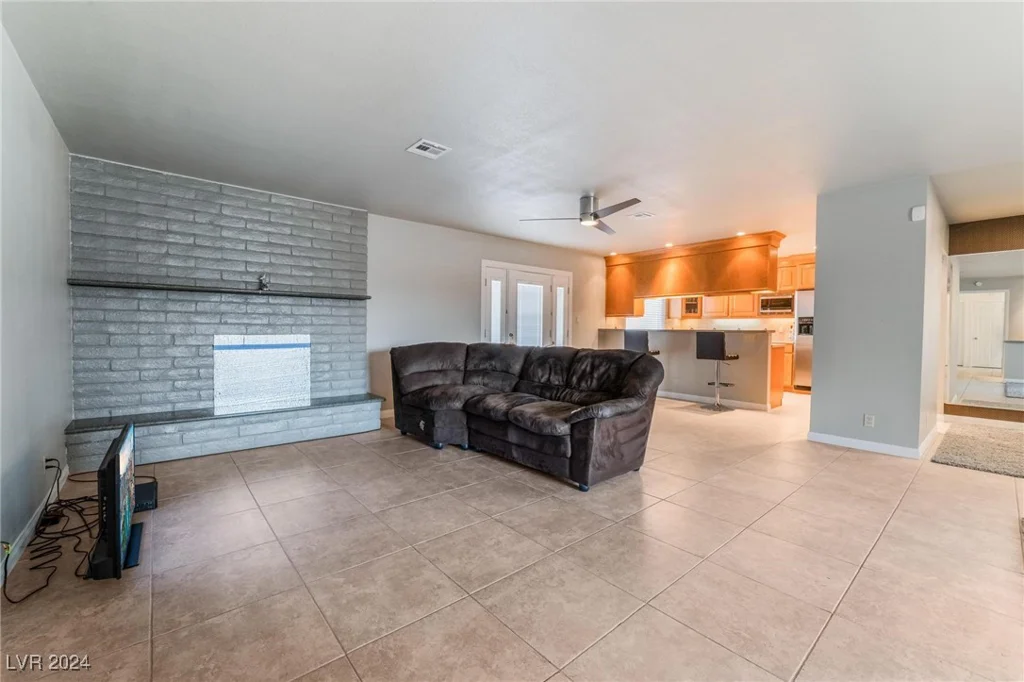 4010 Twain, Las Vegas, NV 89121