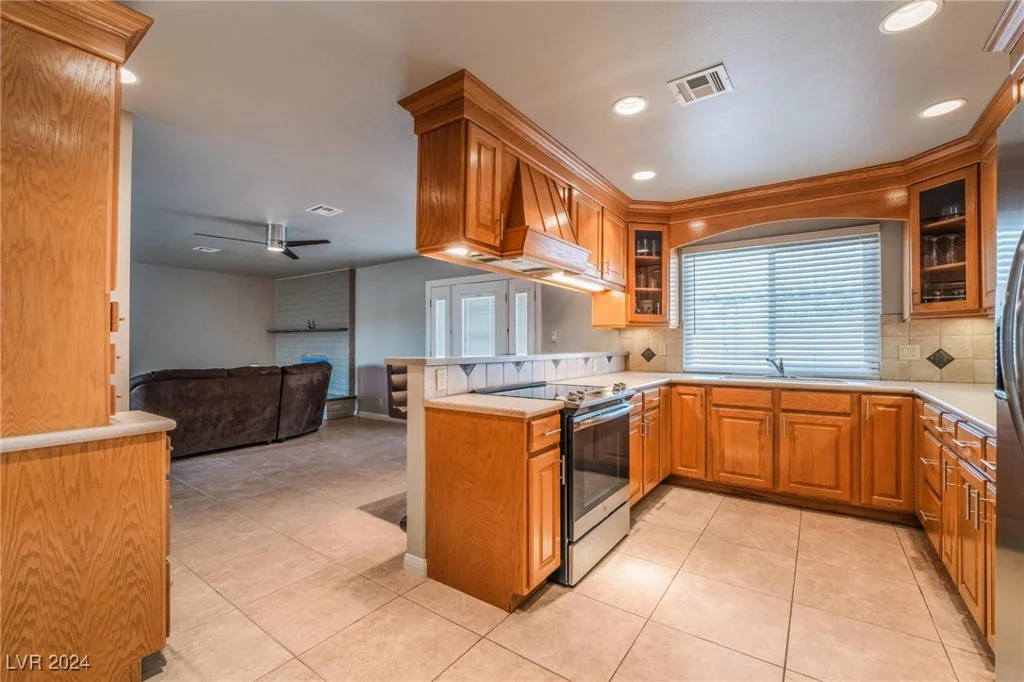 4010 Twain, Las Vegas, NV 89121