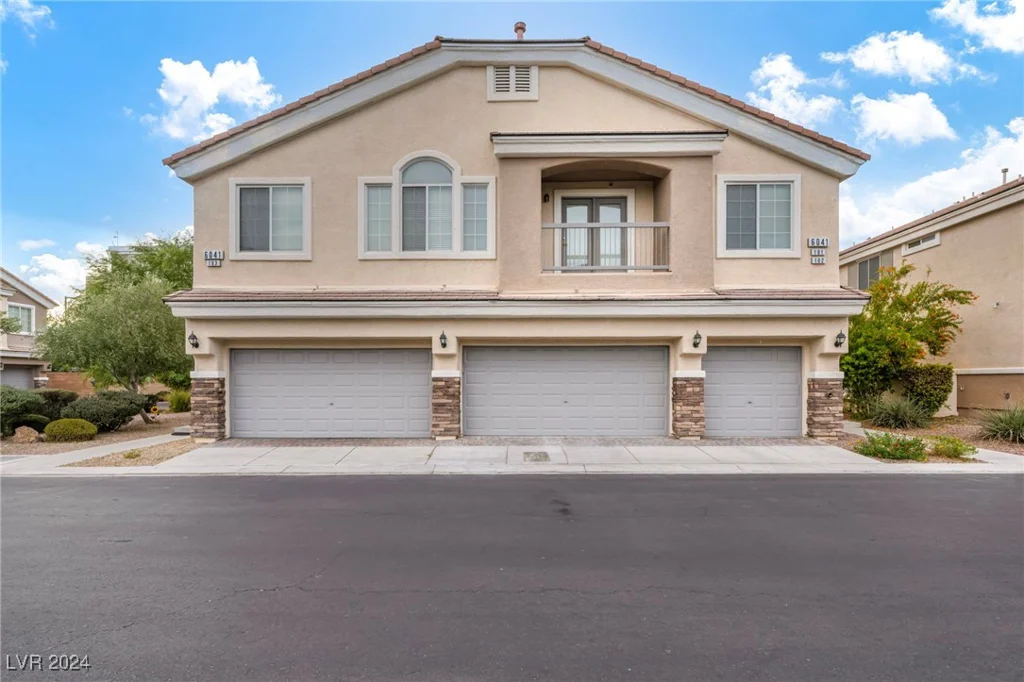 6041 Riverwalk Falls, North Las Vegas, NV 89031