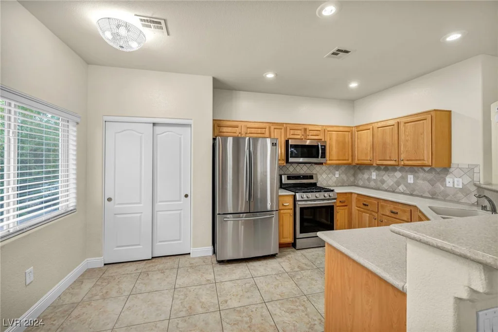 6041 Riverwalk Falls, North Las Vegas, NV 89031