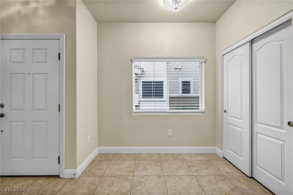 6041 Riverwalk Falls, North Las Vegas, NV 89031