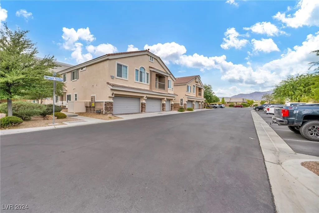 6041 Riverwalk Falls, North Las Vegas, NV 89031