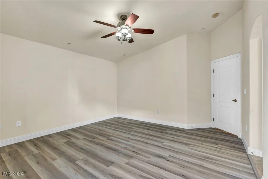 6041 Riverwalk Falls, North Las Vegas, NV 89031