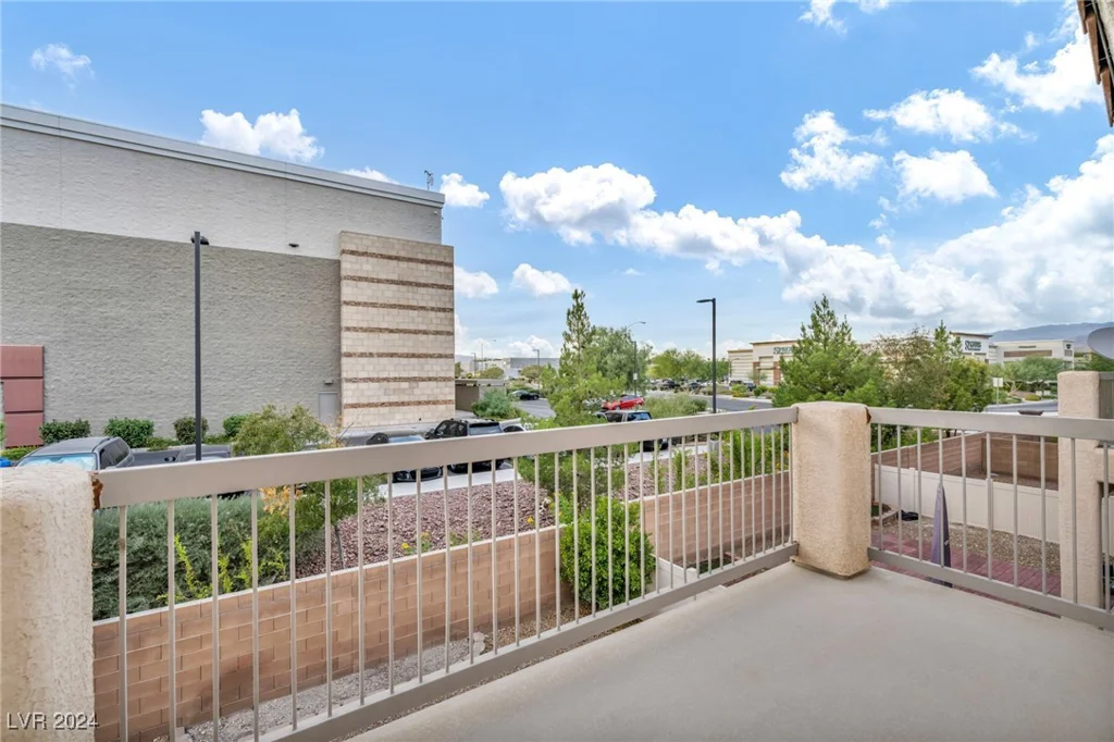 6041 Riverwalk Falls, North Las Vegas, NV 89031