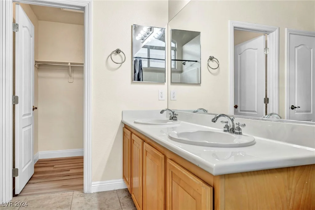 6041 Riverwalk Falls, North Las Vegas, NV 89031
