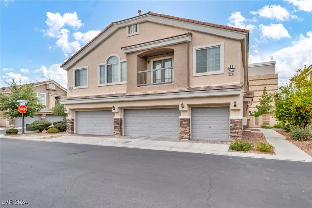 6041 Riverwalk Falls, North Las Vegas, NV 89031