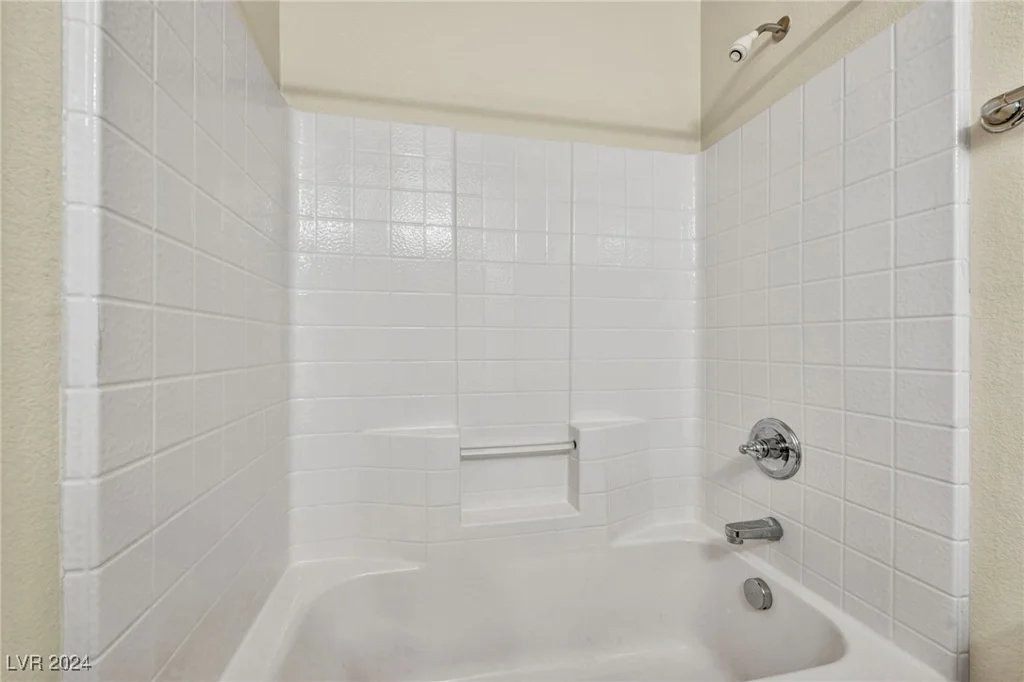 6041 Riverwalk Falls, North Las Vegas, NV 89031