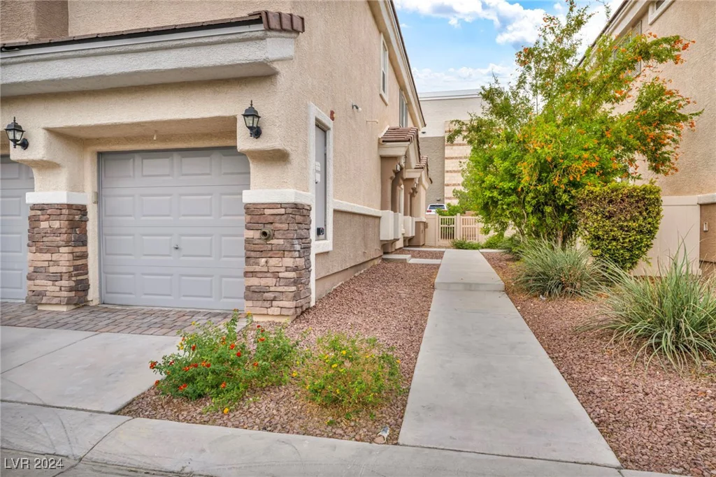 6041 Riverwalk Falls, North Las Vegas, NV 89031