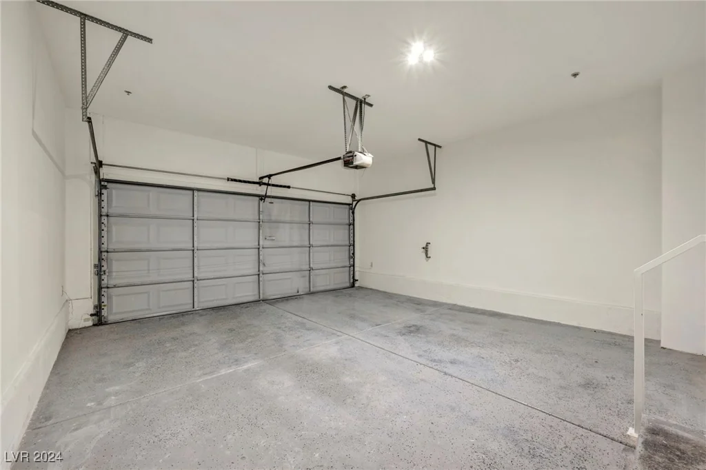 6041 Riverwalk Falls, North Las Vegas, NV 89031