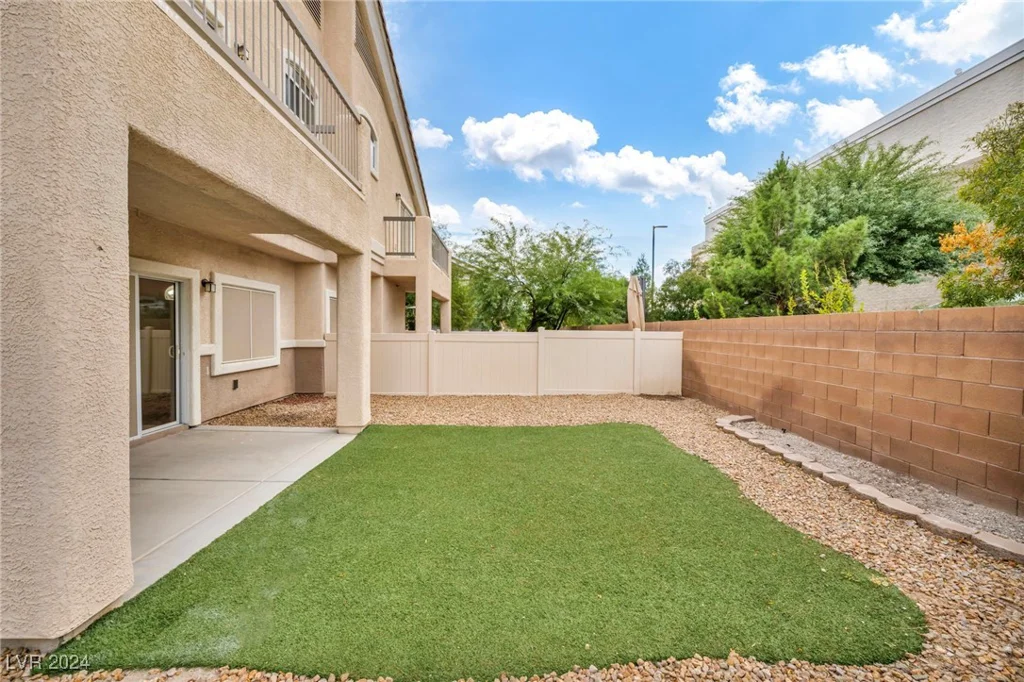 6041 Riverwalk Falls, North Las Vegas, NV 89031