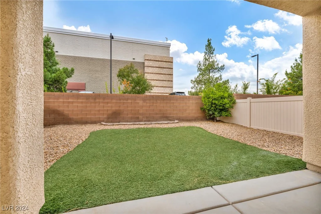 6041 Riverwalk Falls, North Las Vegas, NV 89031