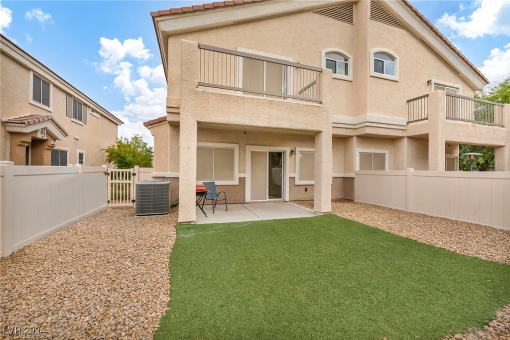 6041 Riverwalk Falls, North Las Vegas, NV 89031
