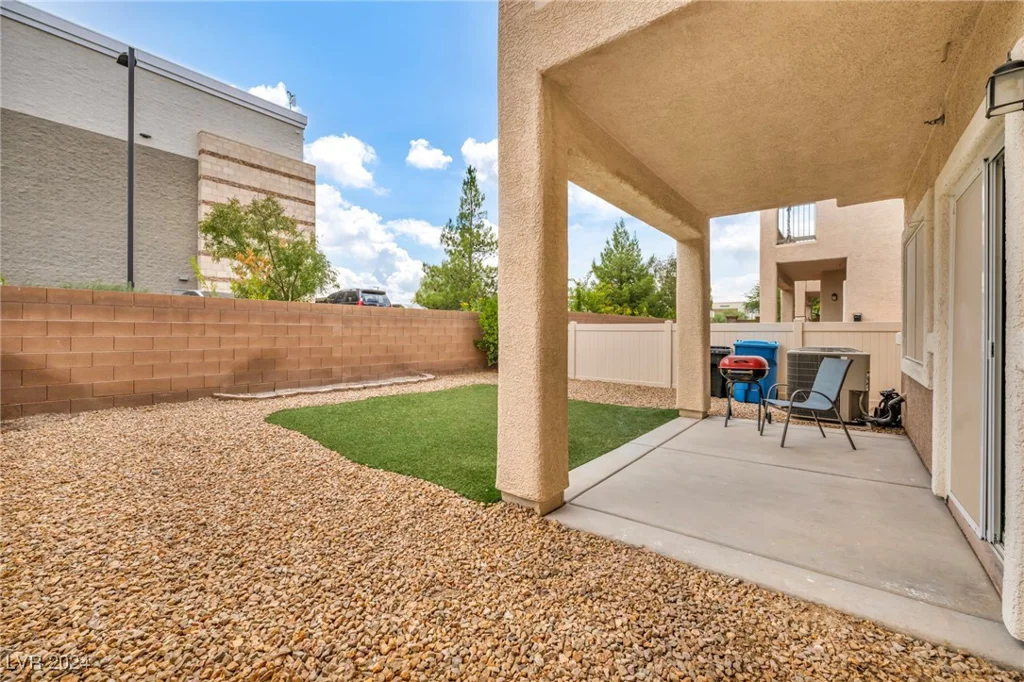 6041 Riverwalk Falls, North Las Vegas, NV 89031