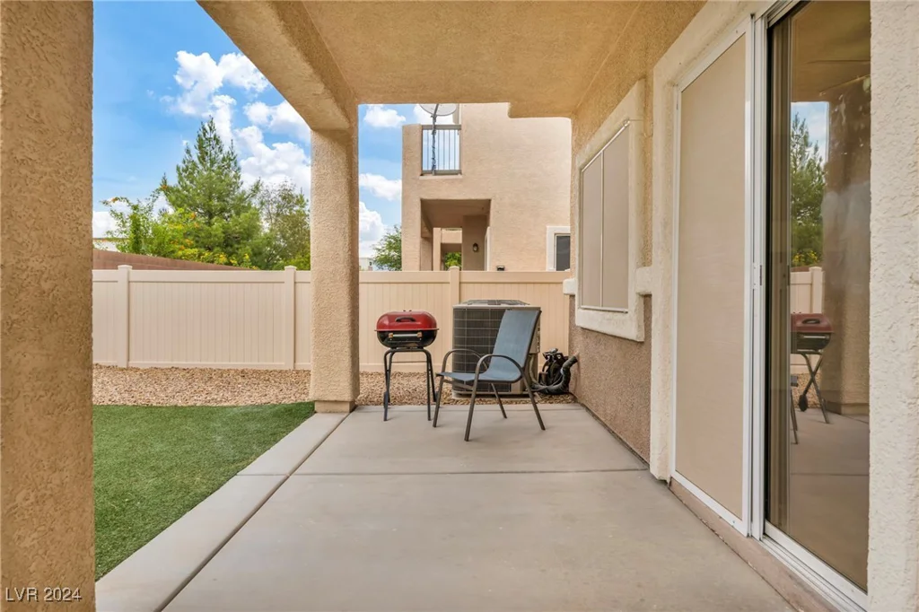 6041 Riverwalk Falls, North Las Vegas, NV 89031