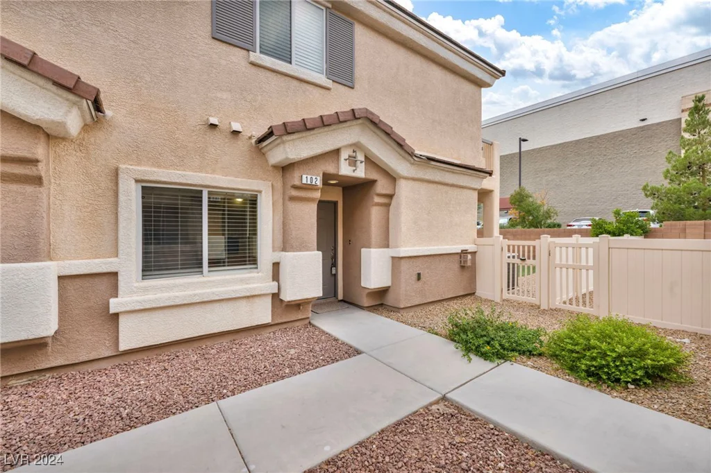 6041 Riverwalk Falls, North Las Vegas, NV 89031