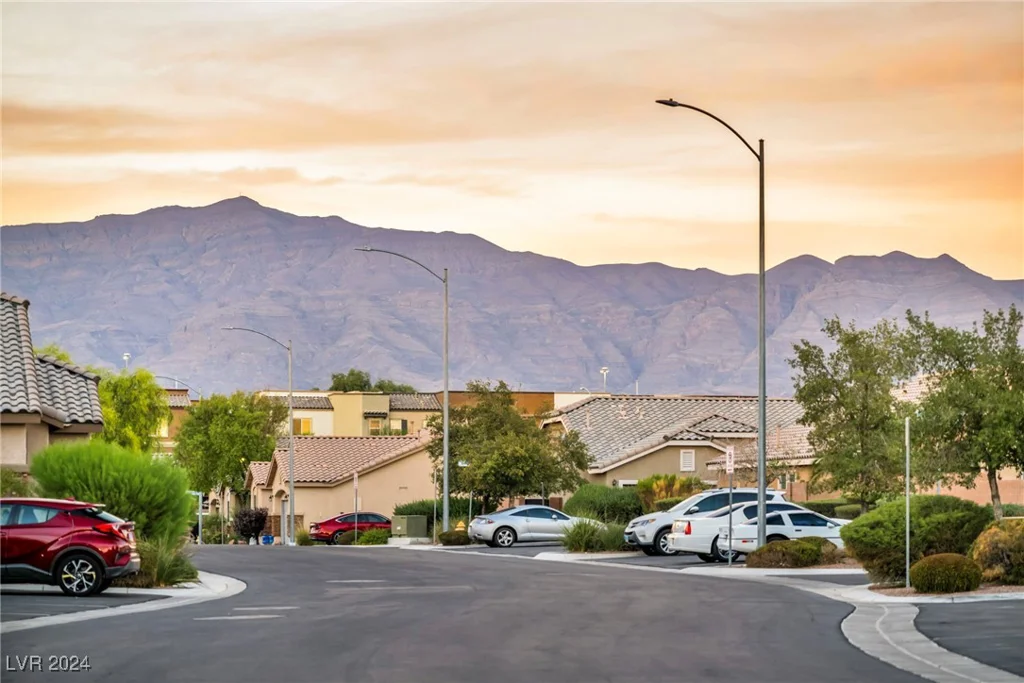 6041 Riverwalk Falls, North Las Vegas, NV 89031