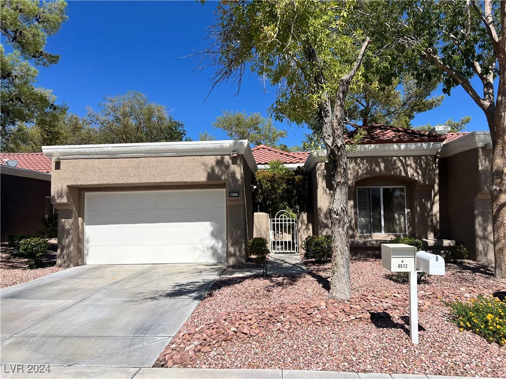 8612 Desert Holly, Las Vegas, NV 89134