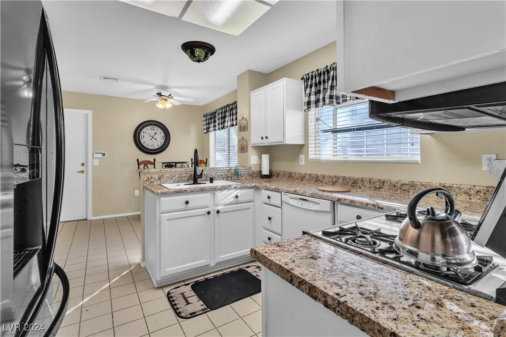 8612 Desert Holly, Las Vegas, NV 89134