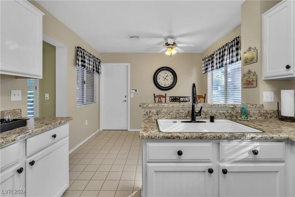 8612 Desert Holly, Las Vegas, NV 89134